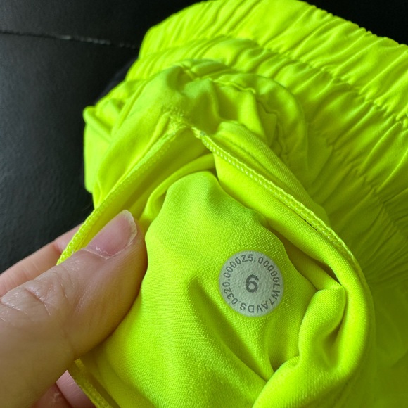 Lululemon Tracker Short - Highlight Yellow -Size 6 - Picture 3 of 6